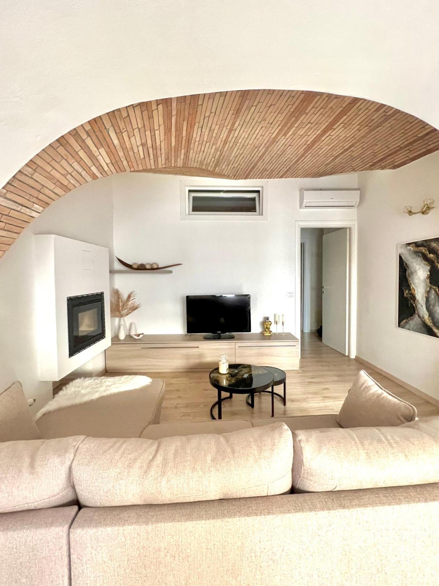 L'Arco Sul Lago • Gold Apartment Castro  Exterior photo